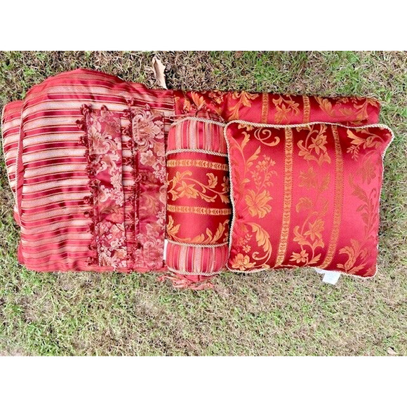 Comforter Set Mighty Tact Full/Queen Size Comforter 86" x 86" Dated 2010 - Picture 6 of 14